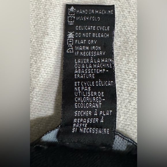 August Silk Women’s Black Knit Top, XL 100% Silk 
Like New - Picture 6 of 9